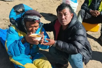 Lost on Everest for 6 days without food and water, Sherpa walks back alive as family mourned him