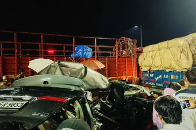 Three killed after car crashes into parked lorry in Malappuram