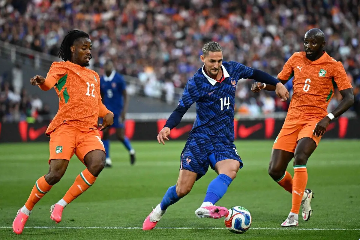 Adrien Rabiot fights for the ball with Ivory Coast's forward #12 Elye Wahi (L) and Ivory Coast's midfielder #06 Seko Fofana (R) during the international friendly football match between France and Ivory Coast ahead of the 2026 FIFA World Cup football tournament at the Stade de la Beaujoire in Nantes, western France, on June 4, 2026. (Photo by Loic VENANCE / AFP)
