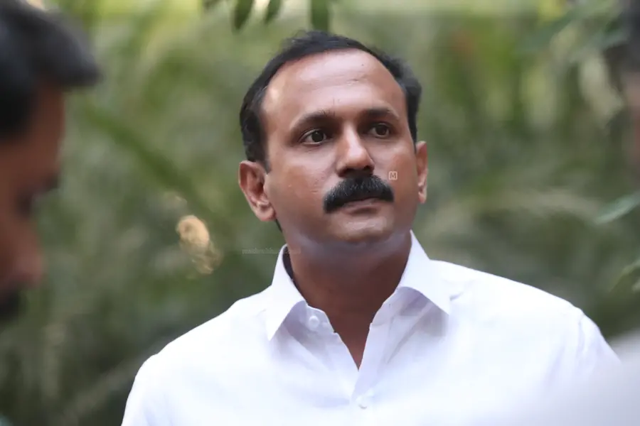 വഖഫ് ബോർഡിൽ അമുസ്ലീങ്ങളായ അംഗങ്ങളെ ഉൾപ്പെടുത്താത്തതിന് എതിരേ ഷോൺ ജോർജ് ഹൈക്കോടതിയിൽ