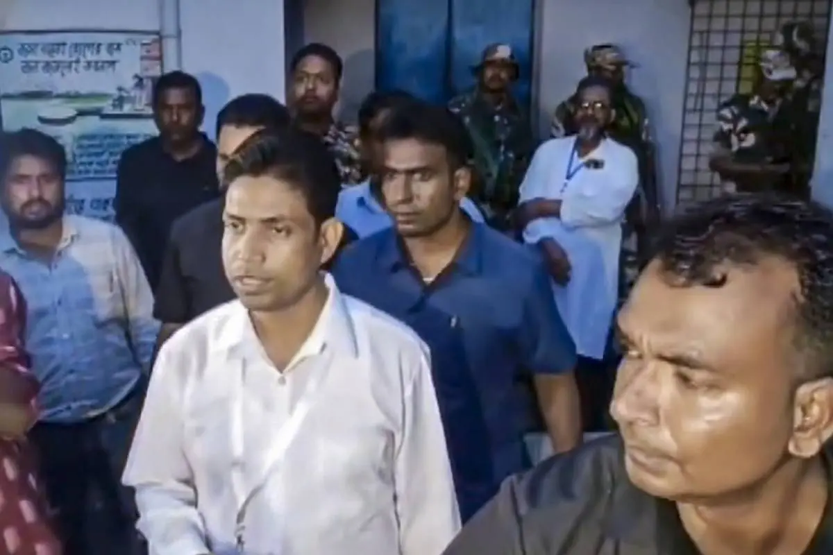 ജഹാംഗീർ ഖാനെ ബംഗാൾ സ്പെഷ്യൽ ടാസ്ക് ഫോഴ്സ് കസ്റ്റഡിയിലെടുത്തപ്പോൾ