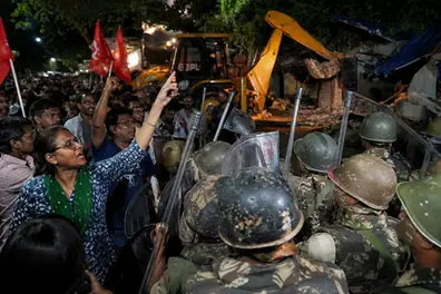 Midnight hawker eviction at Jadavpur triggers lathicharge row; five arrested