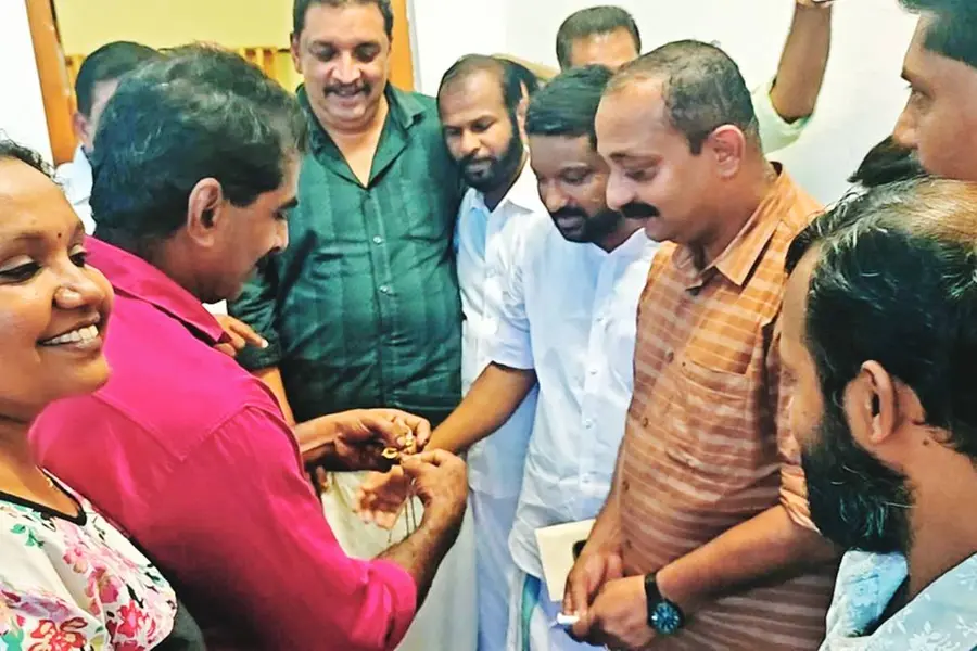നാലരപ്പവൻ മാല പുഴയിൽ പോയി; ഒരു മാസത്തിന് ശേഷം തിരികെക്കിട്ടി, ഷാജിയുടെ നന്മയിൽ