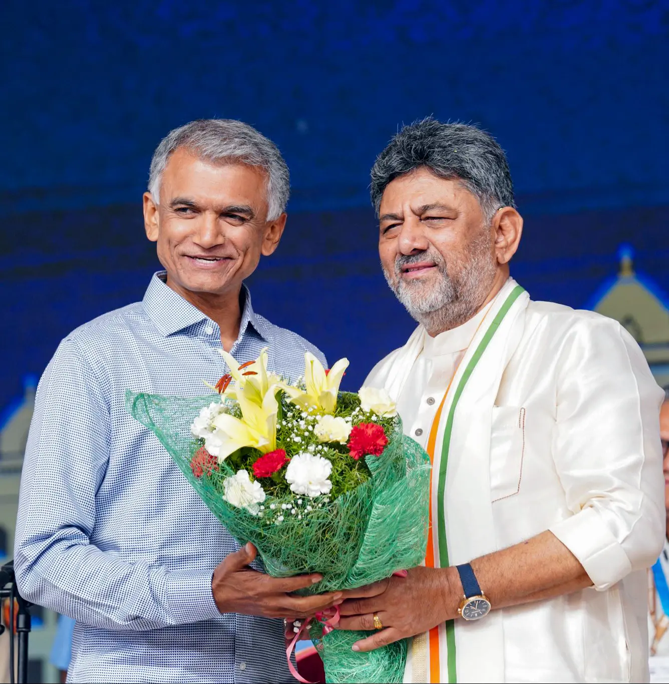 കർണാടക മുഖ്യമന്ത്രി ഡി.കെ.ശിവകുമാറും കൃഷ്ണ ബൈരെ ഗൗഡയും| Photo: DKShivakumar X/ANI Photo