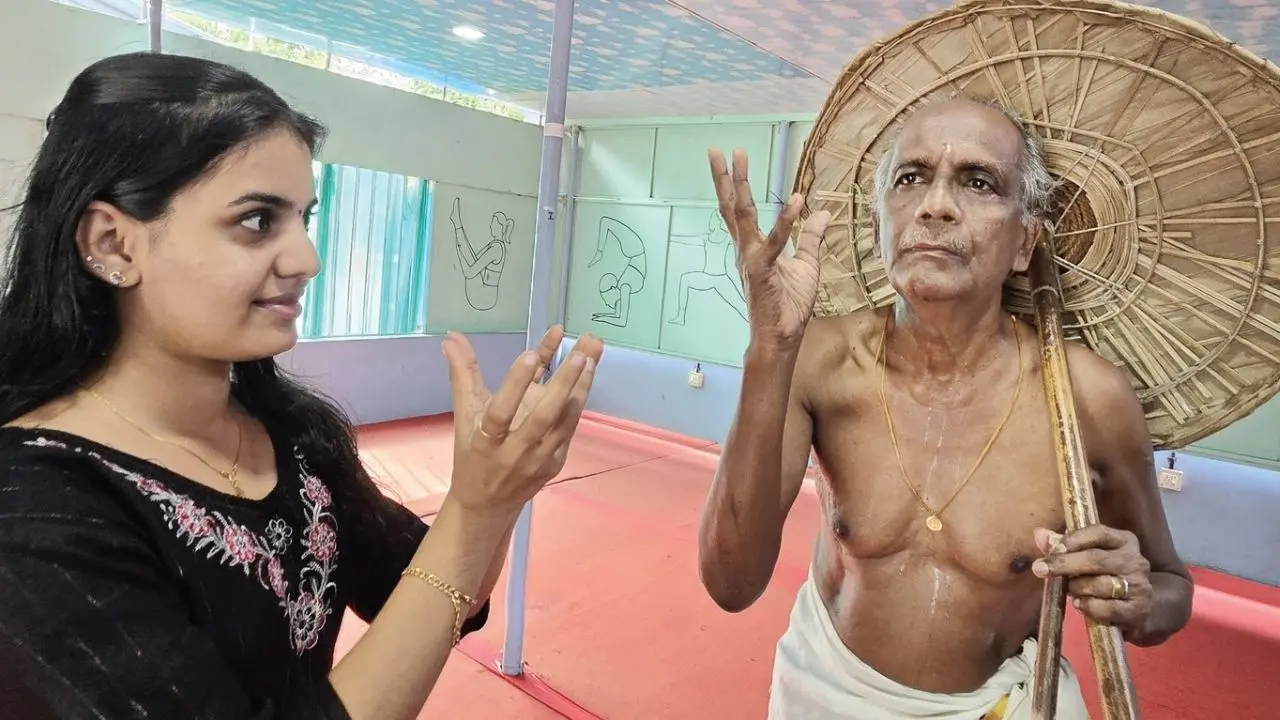 ഡോ. പി.എസ്. രാമകൃഷ്ണനെ ധന്യ ഹരികുമാർ കഥകളി പരിശീലിപ്പിക്കുന്നു