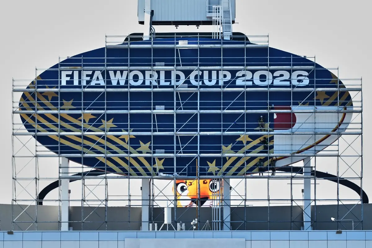 Workers cover a Kansas City Chiefs sign to FIFA World Cup 2026 as work continues to transform Arrowhead Stadium to Kansas City Stadium ahead of the FIFA World Cup soccer tournament.| Photo: AFP