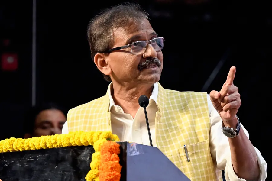 ‘ആ വഞ്ചകരെ തെരുവിൽ ചെരിപ്പുകൊണ്ട് അടിക്കണം’; ടിഎംസി വിമതർക്കെതിരേ രൂക്ഷവിമർശനവുമായി സഞ്ജയ് റാവുത്ത്