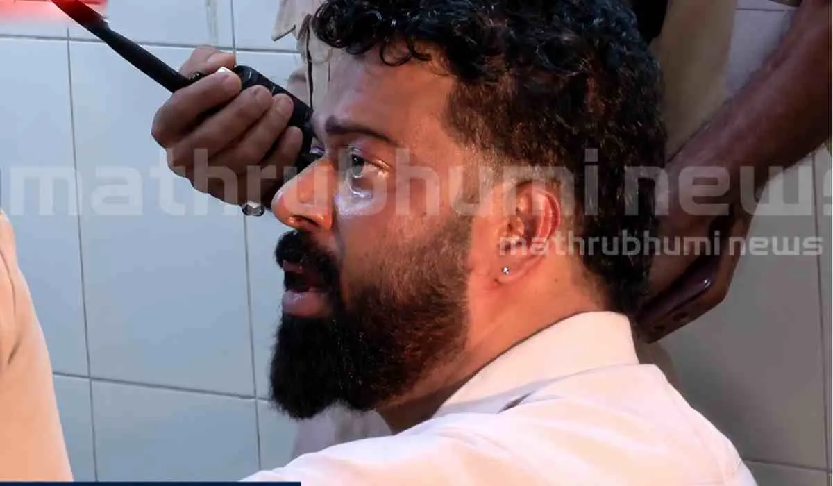 വധശ്രമക്കേസില് പിടിയിലായി ബിജെപി കൗണ്സിലര് സുഗതനെ മെഡിക്കല് പരിശോധനയ്ക്കെത്തിച്ചപ്പോള്