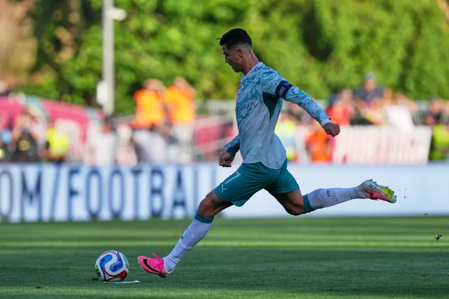 ‘He gives his all, 24 hours a day, to help the national team’: Portugal head coach on Ronaldo