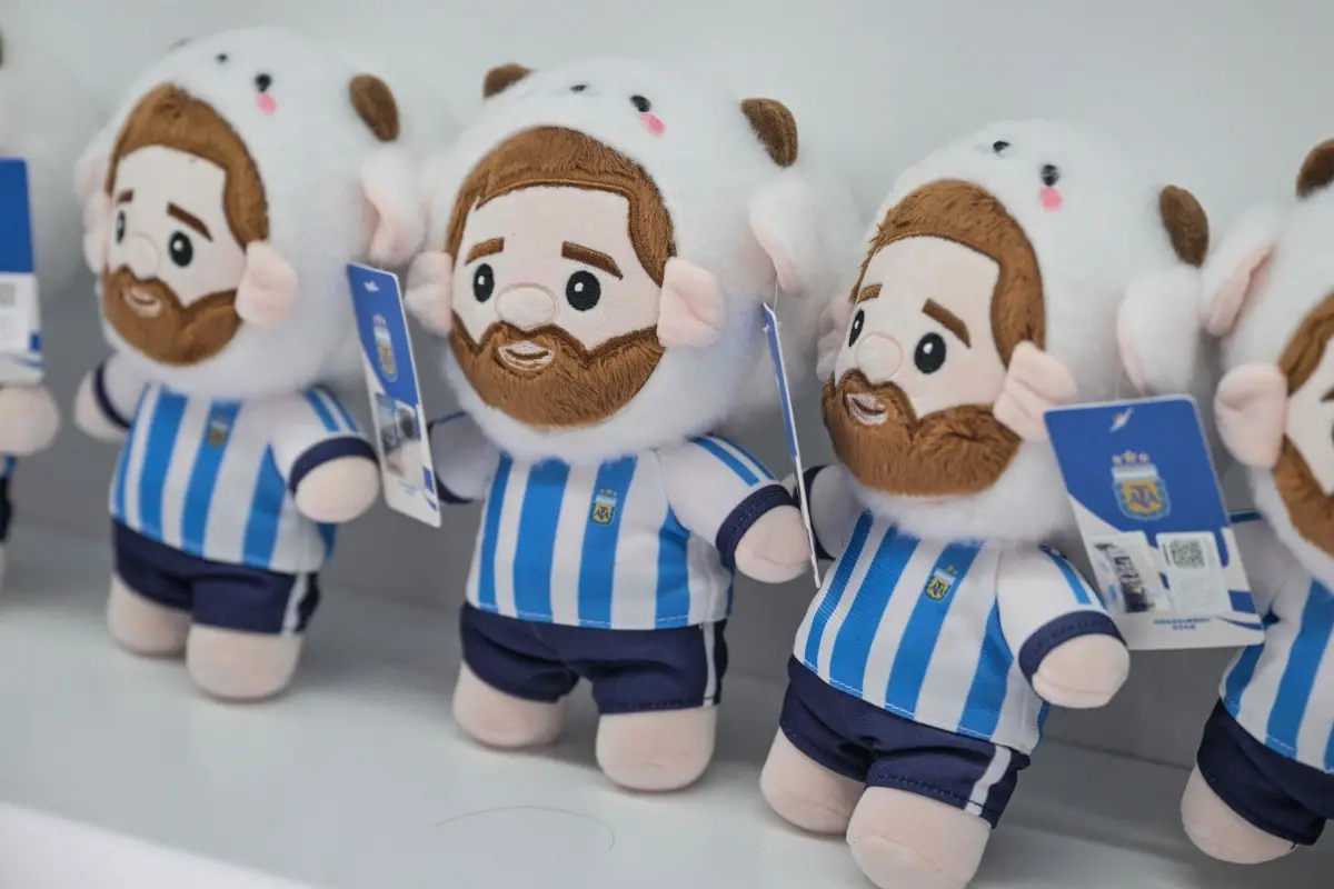 Stuffed "goat" plushies donning Lionel Messi's famous Argentina no. 10 pepper a factory tabletop in eastern China, where sellers are betting on the country's lucrative fan market for a World Cup boost. | Photo: AFP