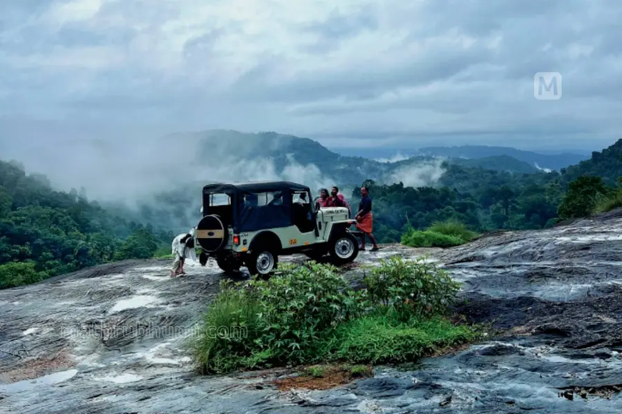 മഴയ്ക്കൊപ്പം മലകയറാം, ഒരു ഓഫ് റോഡ് യാത്രയും; മഴക്കാല ട്രിപ്പ് വൈബിൽ മാമലകണ്ടം