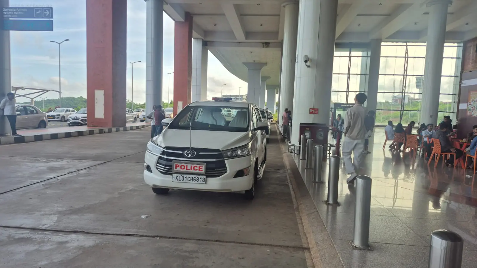 കണ്ണൂർ വിമാനത്താവളത്തിലെത്തിയ പോലീസ്