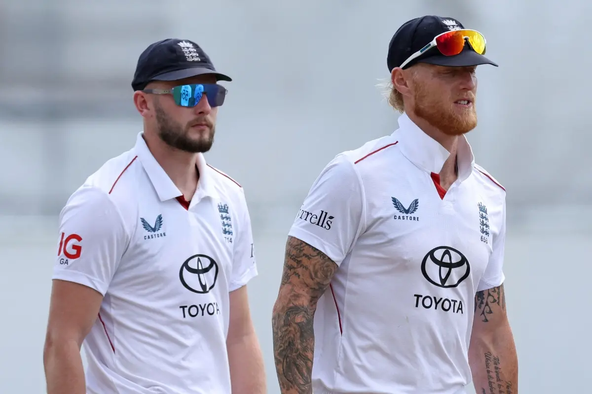 England's Gus Atkinson (L) and England's captain Ben Stokes | Photo: AFP