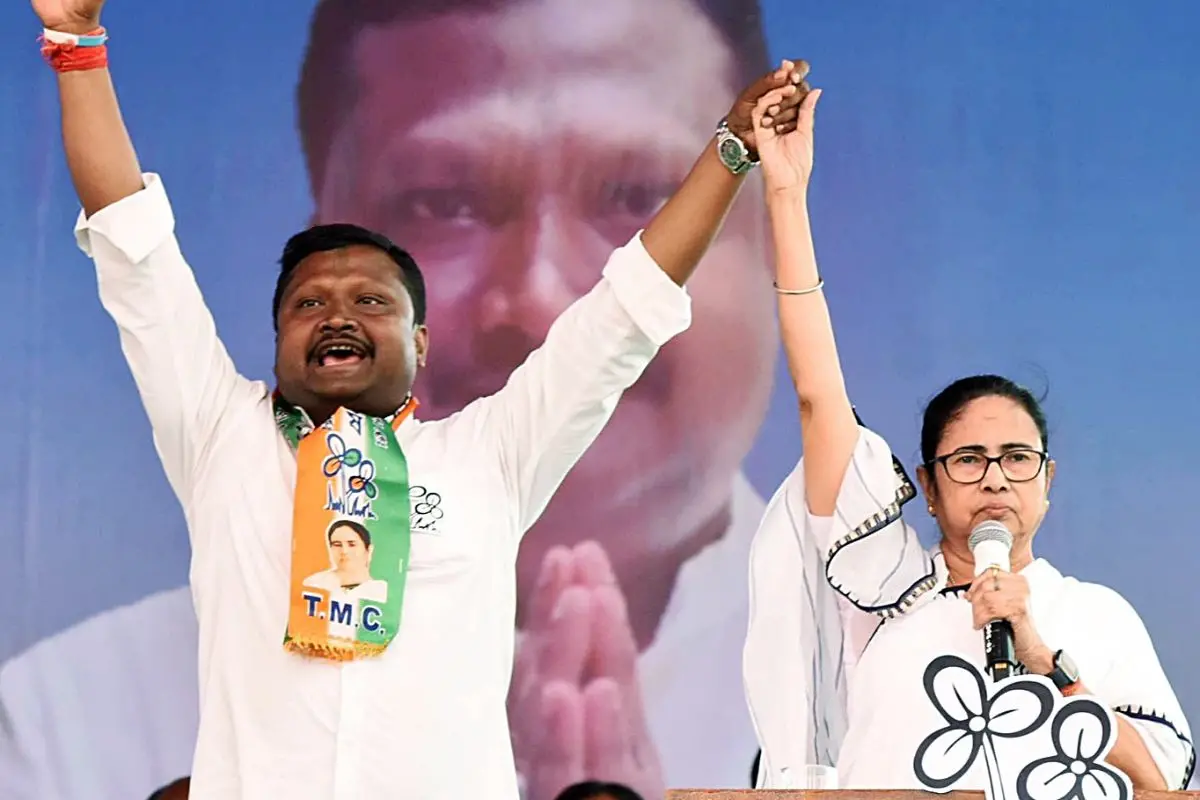 Prakash Chik Baraik shares the stage with TMC supremo Mamata Banerjee during a party event. Baraik has resigned from the Rajya Sabha, dealing a fresh blow to the Trinamool Congress amid ongoing political turbulence. (ANI Photo)