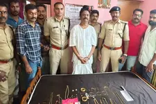 ഖനിയിൽ നിന്ന് ‘സ്വർണക്കട്ടികൾ’ നേരിട്ടെത്തിക്കുന്ന ‘KGF സ്വാമി’; തട്ടിയത് ലക്ഷങ്ങൾ