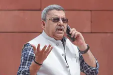 ‘ഒന്നുകിൽ ഞാൻ, അല്ലെങ്കിൽ അഭിഷേക്’; മമതയ്ക്ക് അന്ത്യശാസനം നൽകി കല്യാൺ ബാനർജി
