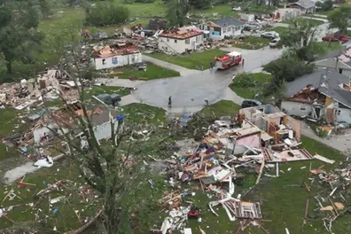 Tornadoes near Chicago leave heavy damage in Illinois town | VIDEO