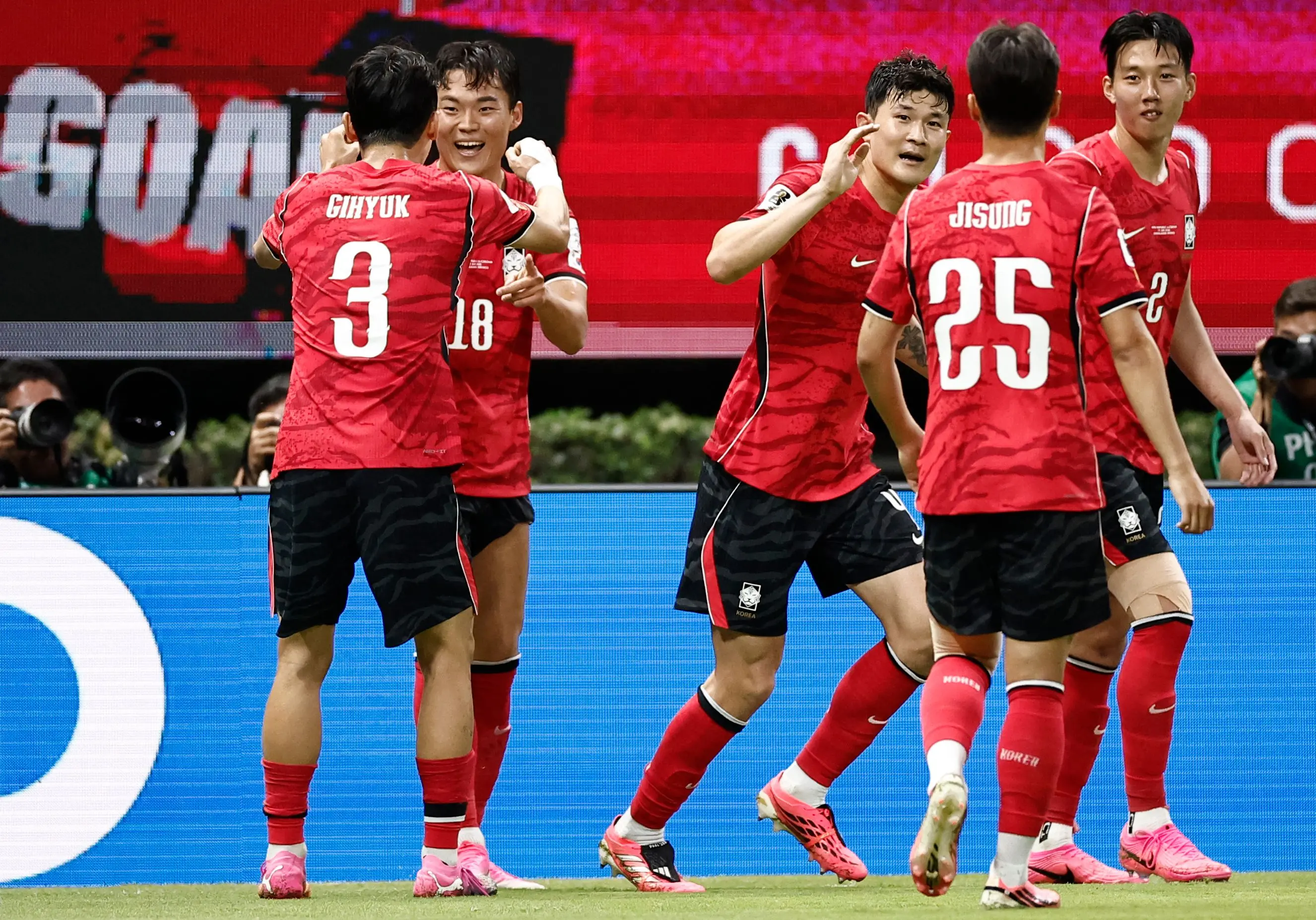 Celebration by South Korea players. | Photo: AFP