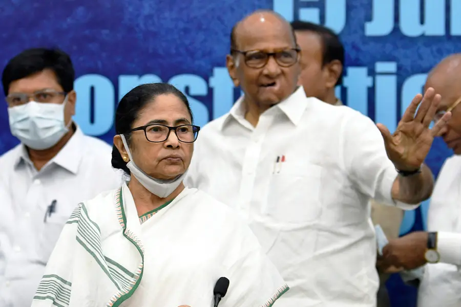 കോൺഗ്രസിലേക്ക് മടങ്ങുമോ മമതയും പവാറും? പ്രതിപക്ഷ നിരയിൽ ലയന ചർച്ചകൾ സജീവമാകുന്നു