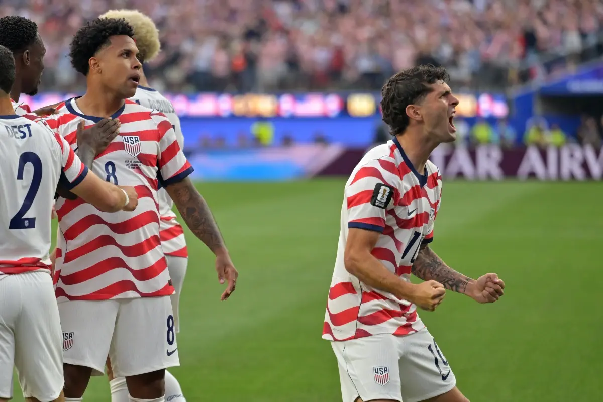 United States' Christian Pulisic, right, celebrates with teammates after an own goal by Paraguay's Damian Bobadilla during the World Cup Group D soccer match in Inglewood, Calif., near Los Angeles. | Photo: AP