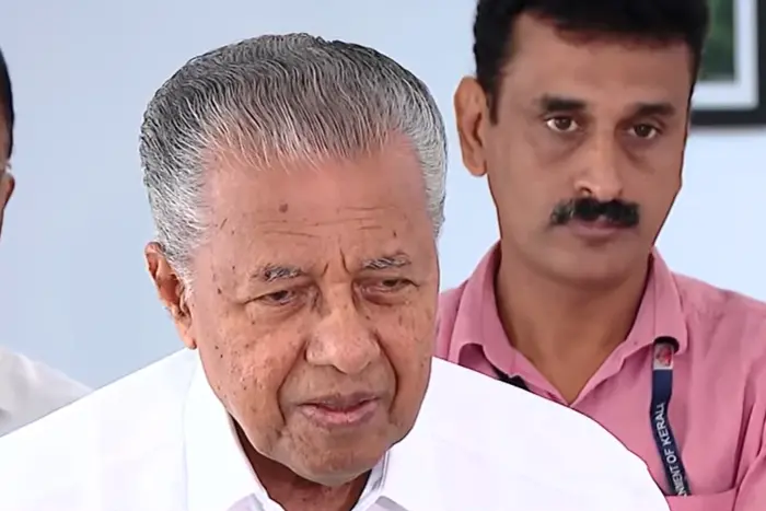 'രാഹുൽ മോദിയെ കെട്ടിപ്പിടിക്കുന്നത് കണ്ടു, BJP യുടെ സഹായി'; കെട്ടിപ്പിടിക്കൽ പ്രസ്താവനയിൽ പിണറായി