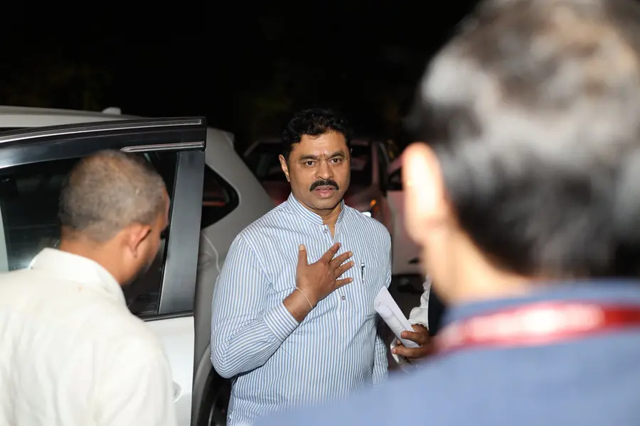 'രണ്ട് മണിക്കൂർ മതി, ആരെയും ബിജെപിയിലെത്തിക്കും'; തൃണമൂലിലെ പിളർപ്പിന് പിന്നിൽ ആന്ധ്രയിലെ എംപിയോ