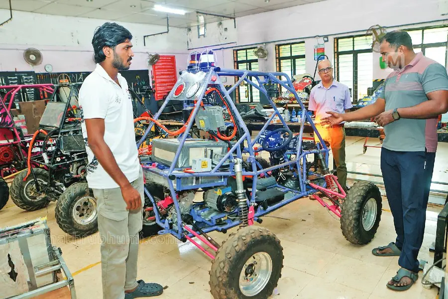 വേഗം 100-ൽ തൊടും, തടസ്സങ്ങൾ കണ്ടാൽ തനിയെ നിൽക്കും, ഓഫ് റോഡും കേറും; ഇത് തനി നാടൻ 'ടെസ്ല'