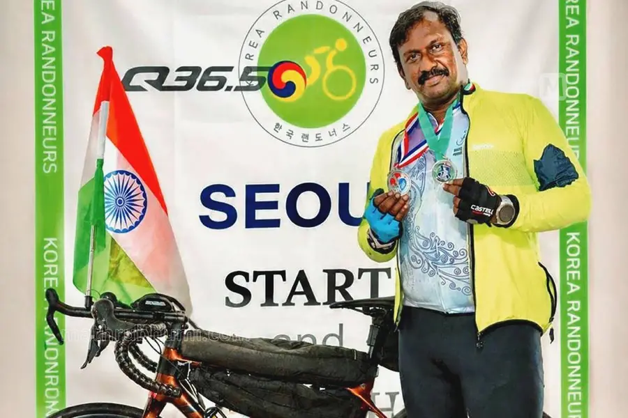 1200 കിലോമീറ്റർ സൈക്കിൾ ചവിട്ടി, മടക്കം അവാർഡുമായി; സിവീജിന് മെഡലുകൾ സൈക്കിൾ ദൂരത്തിൽ