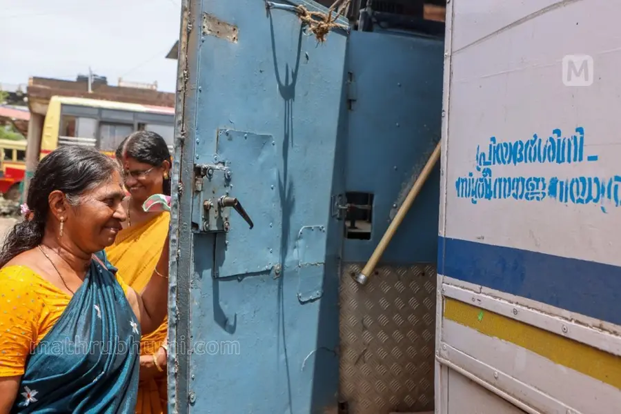 3125 ബസുകളിൽ ഇന്നുമുതൽ സ്ത്രീകൾക്ക് സൗജന്യ യാത്ര; 15 കിലോഗ്രാം വരെ ലഗേജും സൗജന്യം