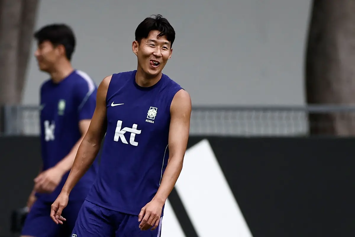 South Korea's forward #07 Son Heung-min takes part in a training session at Chivas Verde Valle in Guadalajara, Mexico. | Photo: AFP