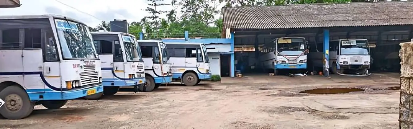 • മാവേലിക്കര കെ.എസ്.ആർ.ടി.സി. ഡിപ്പോയിൽ ചൊവ്വാഴ്ച ഓടാതെ കിടക്കുന്ന ഓർഡിനറി ബസുകളിൽ ചിലത്