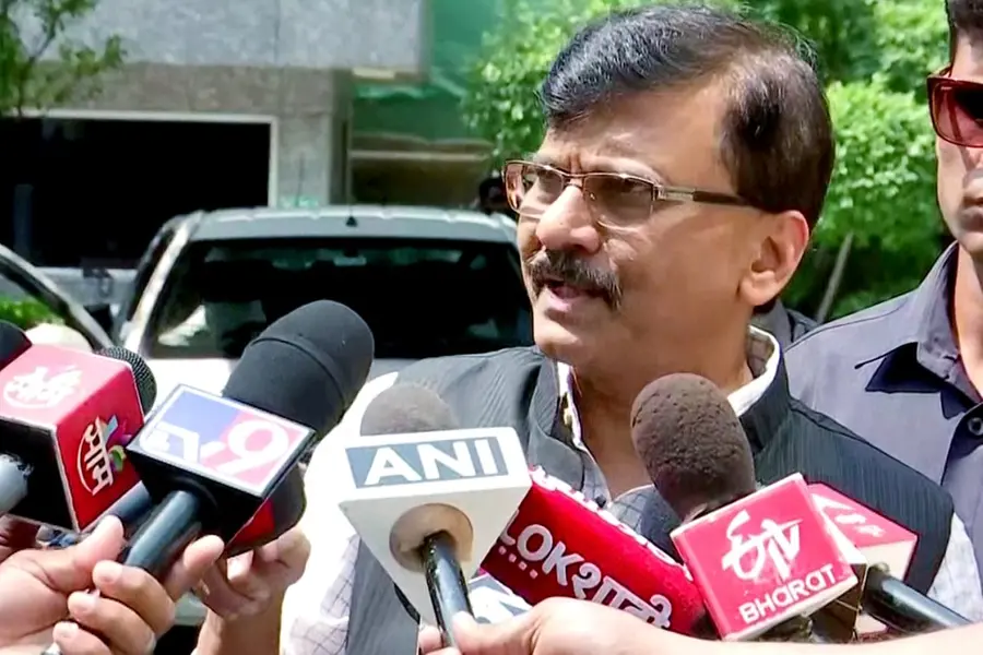 Shiv Sena (UBT) fears fresh split? Raut dares rebel MPs to quit amid NDA rumours