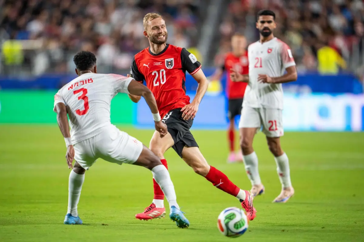 Austria's midfielder #20 Konrad Laimer and Jordan's defender #03 Abdallah Nasib fight for the ball during the 2026 World Cup Group J football match.| Photo: AFP