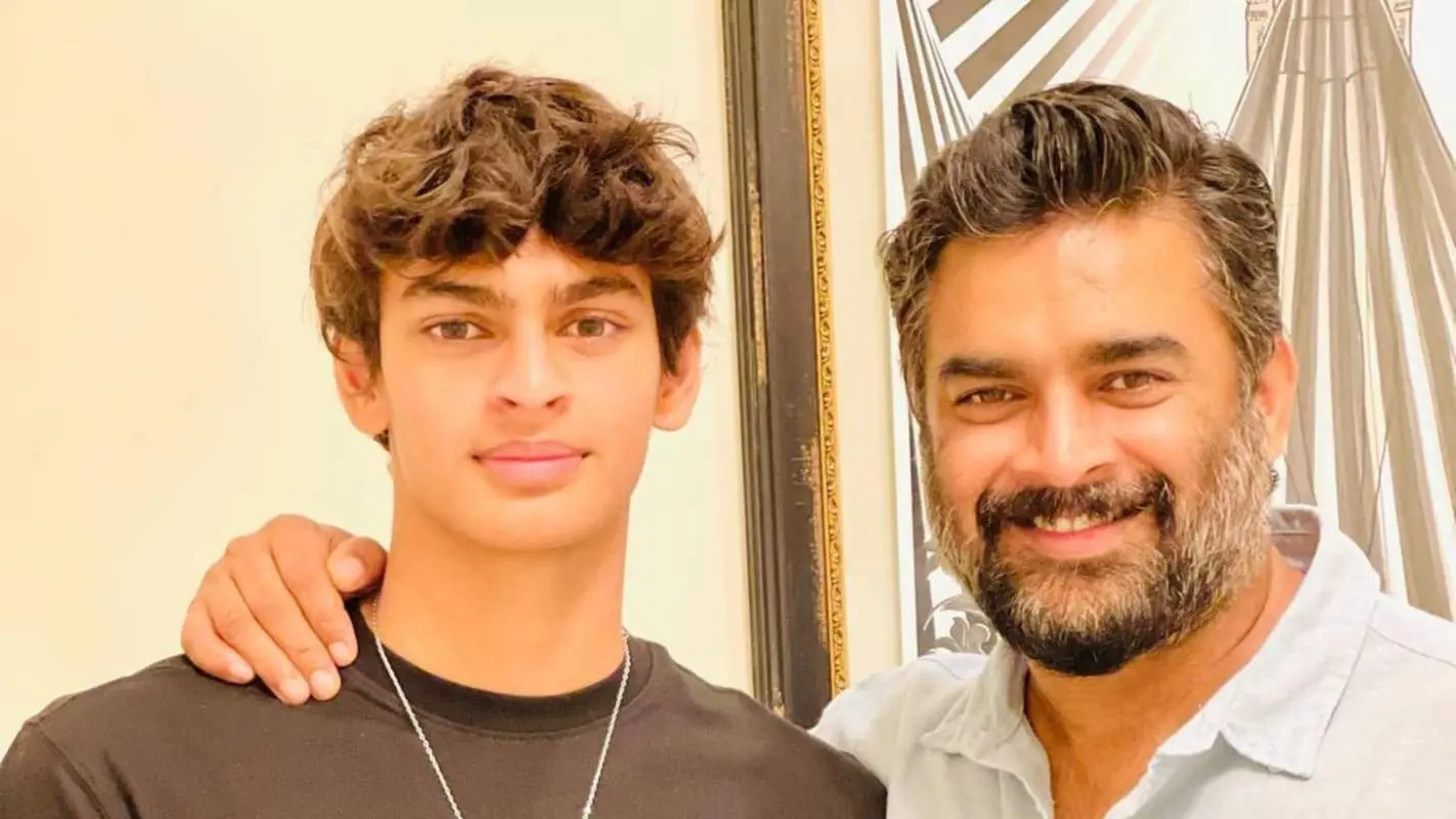 വേദാന്ത് അച്ഛന് മാധവനൊപ്പം | Photo: instagram/ madhavan