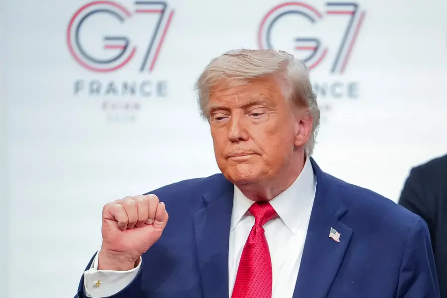 Trump signs US-Iran peace memorandum at Versailles; signals end to conflict