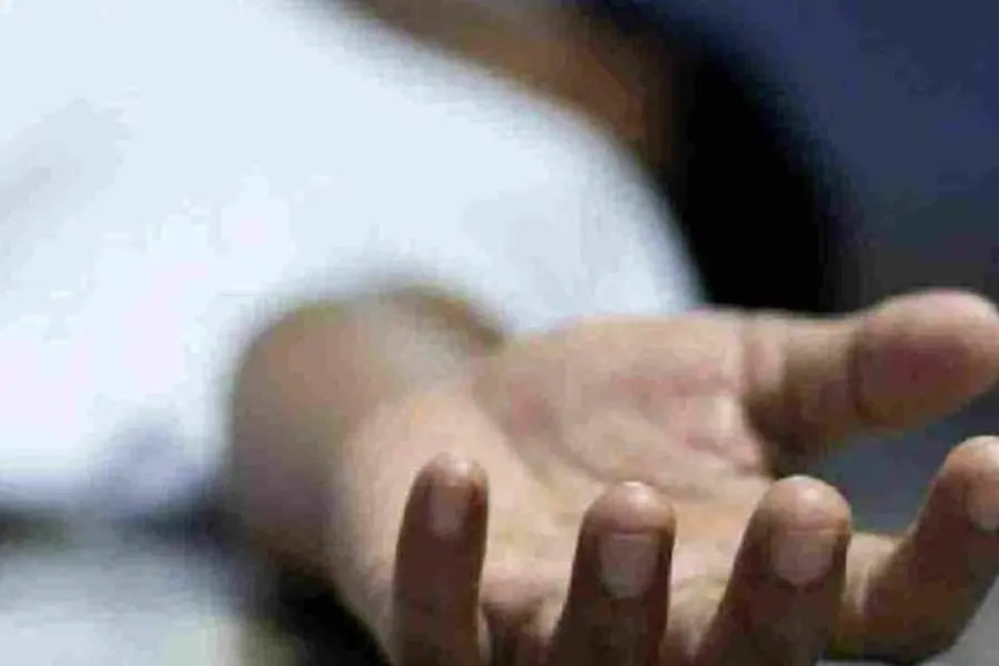 ഇരുചക്രവാഹനം നിയന്ത്രണംവിട്ട് മറിഞ്ഞു; വീട്ടമ്മയ്ക്ക് ദാരുണാന്ത്യം