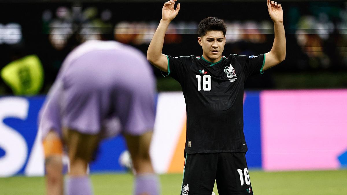 Mexico beat South Korea to become first team through to World Cup 2026 knockouts