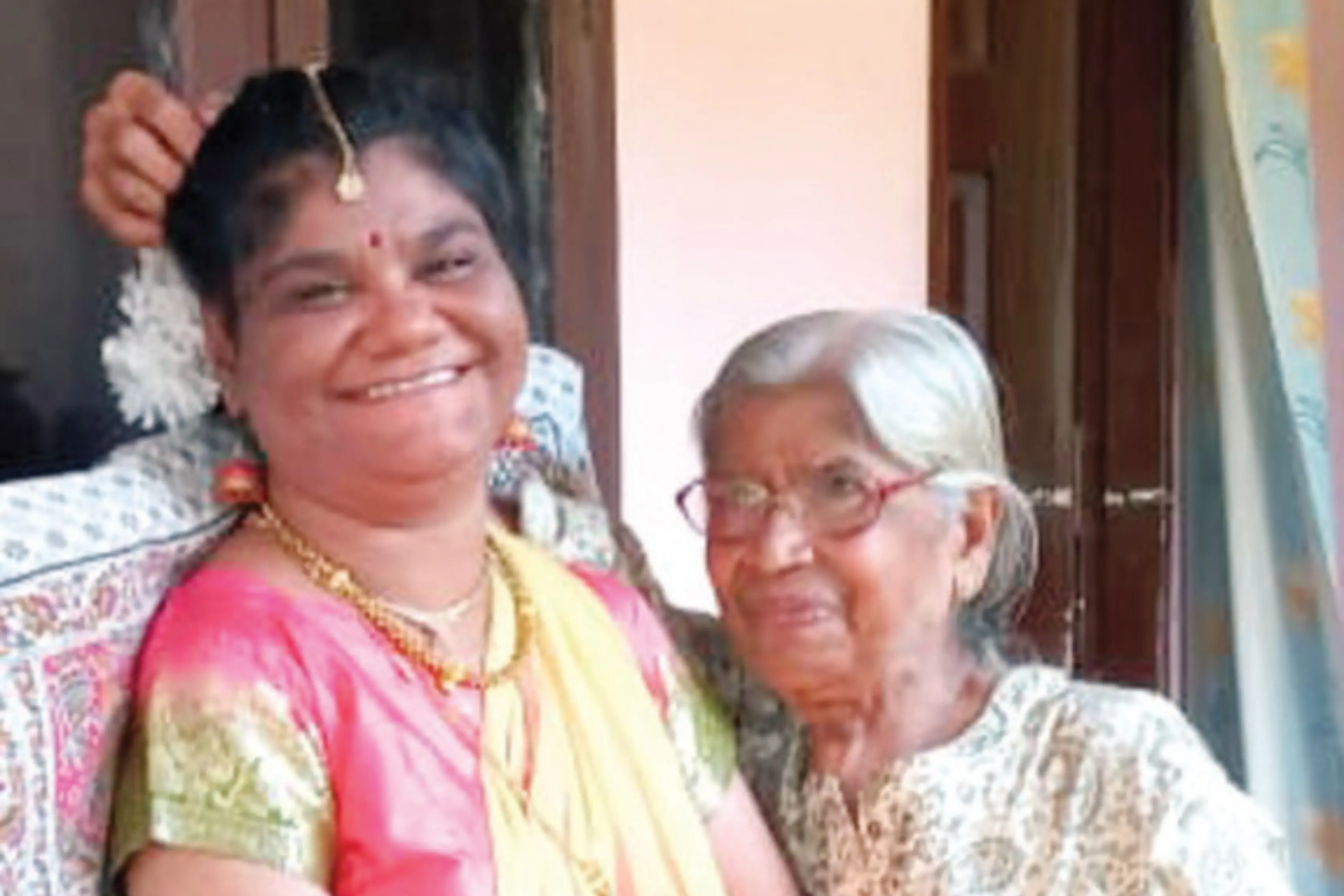 സൗഭാഗ്യലക്ഷ്മി മകൾ ജ്യോതിക്കൊപ്പം (ഫയൽ ചിത്രം)