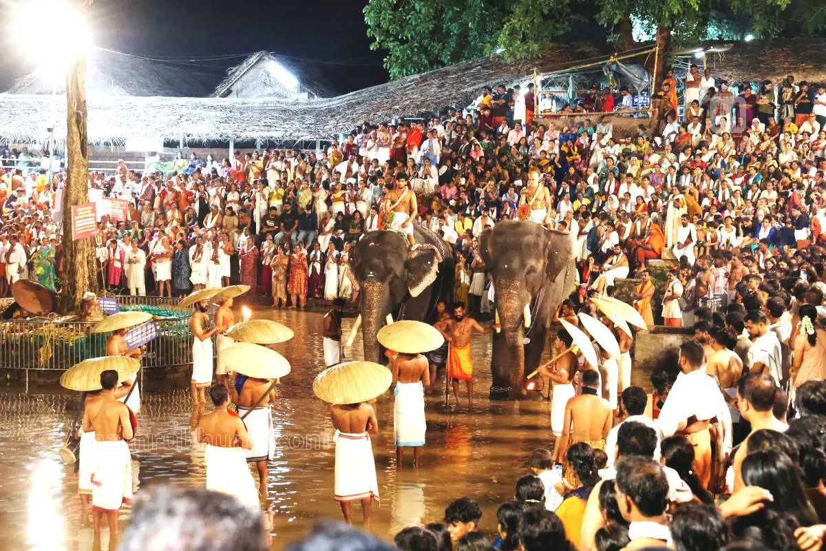 കൊട്ടിയൂരിലെ ശീവേലി എഴുന്നള്ളത്തിൽനിന്ന്‌ | ഫോട്ടോ: ലതീഷ് പൂവ്വത്തൂർ
