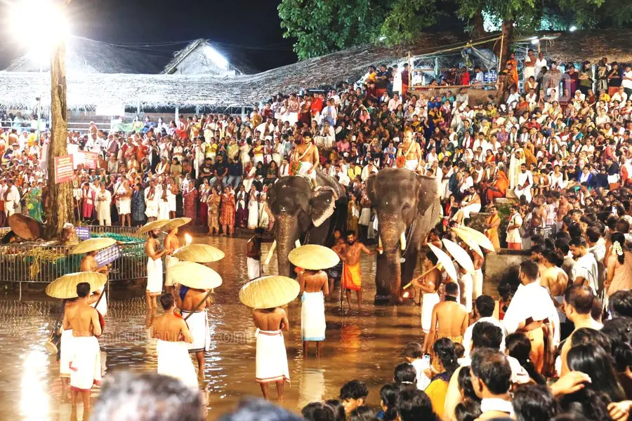 ശബരിമലയും ഗുരുവായൂരും കൊട്ടിയൂരും തിരുവല്ലവും അന്താരാഷ്ട്ര തീർത്ഥാടന കേന്ദ്രങ്ങളാക്കും