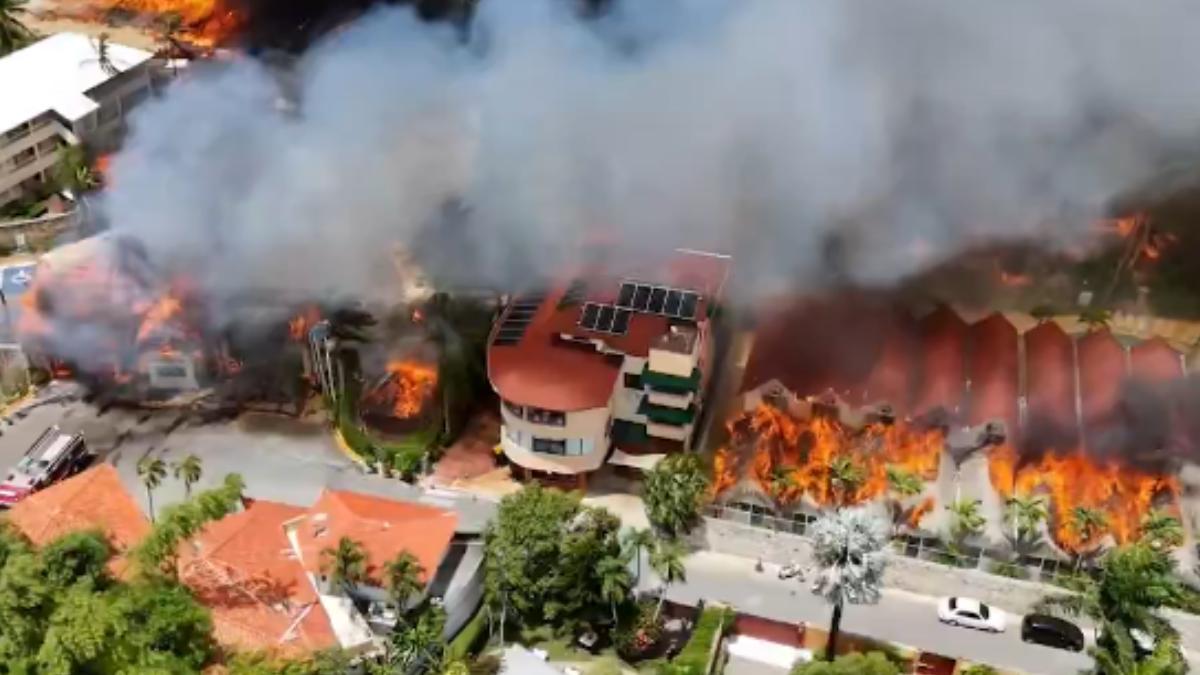 Massive fire destroys resort in Dominican Republic, nearly 1,700 tourists evacuated