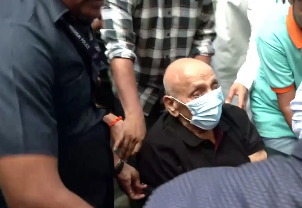 മുംബൈയിലെ പ്രത്യേക സിബിഐ കോടതിയിൽ പദംസിങ് പാട്ടീൽ എത്തിയപ്പോൾ | Photo: REUTERS