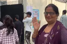 ‘ഗയ്‌സ്, ഇന്ന് എനിക്ക് എക്സാമാണ്!\" 35 വർഷത്തിന് ശേഷം 50-ാം വയസ്സിൽ വീണ്ടും പരീക്ഷാ ഹാളിലേക്ക്|വീഡിയോ