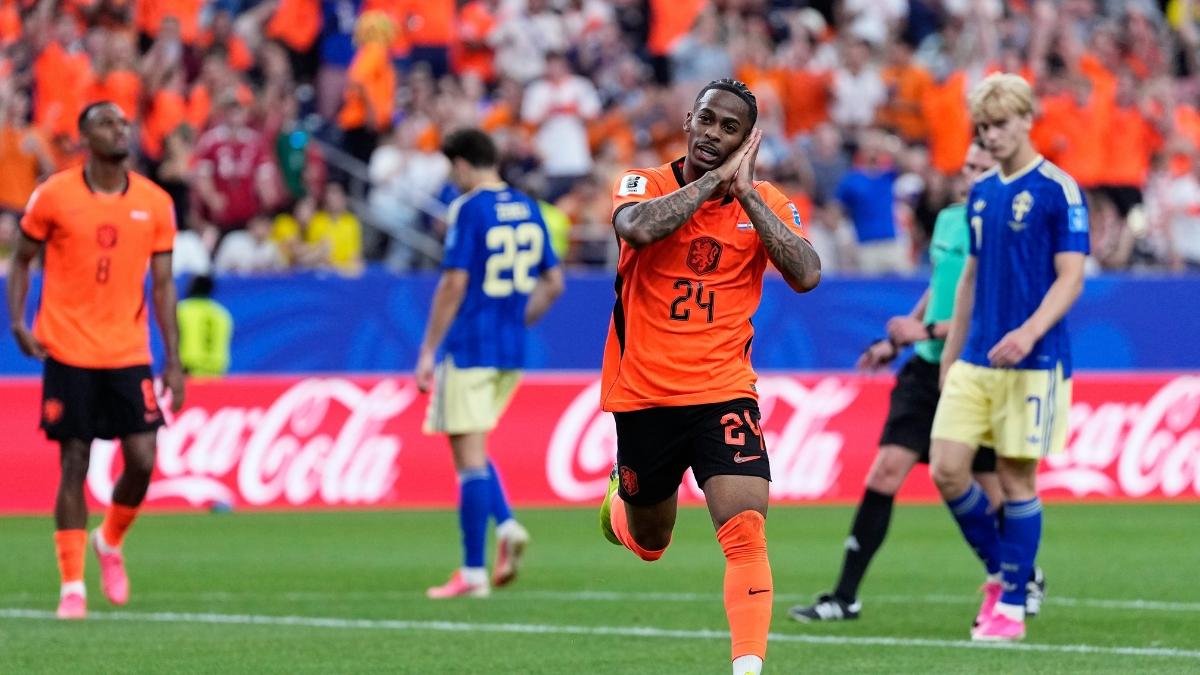 Netherlands thrash Sweden 5-1 in World Cup masterclass