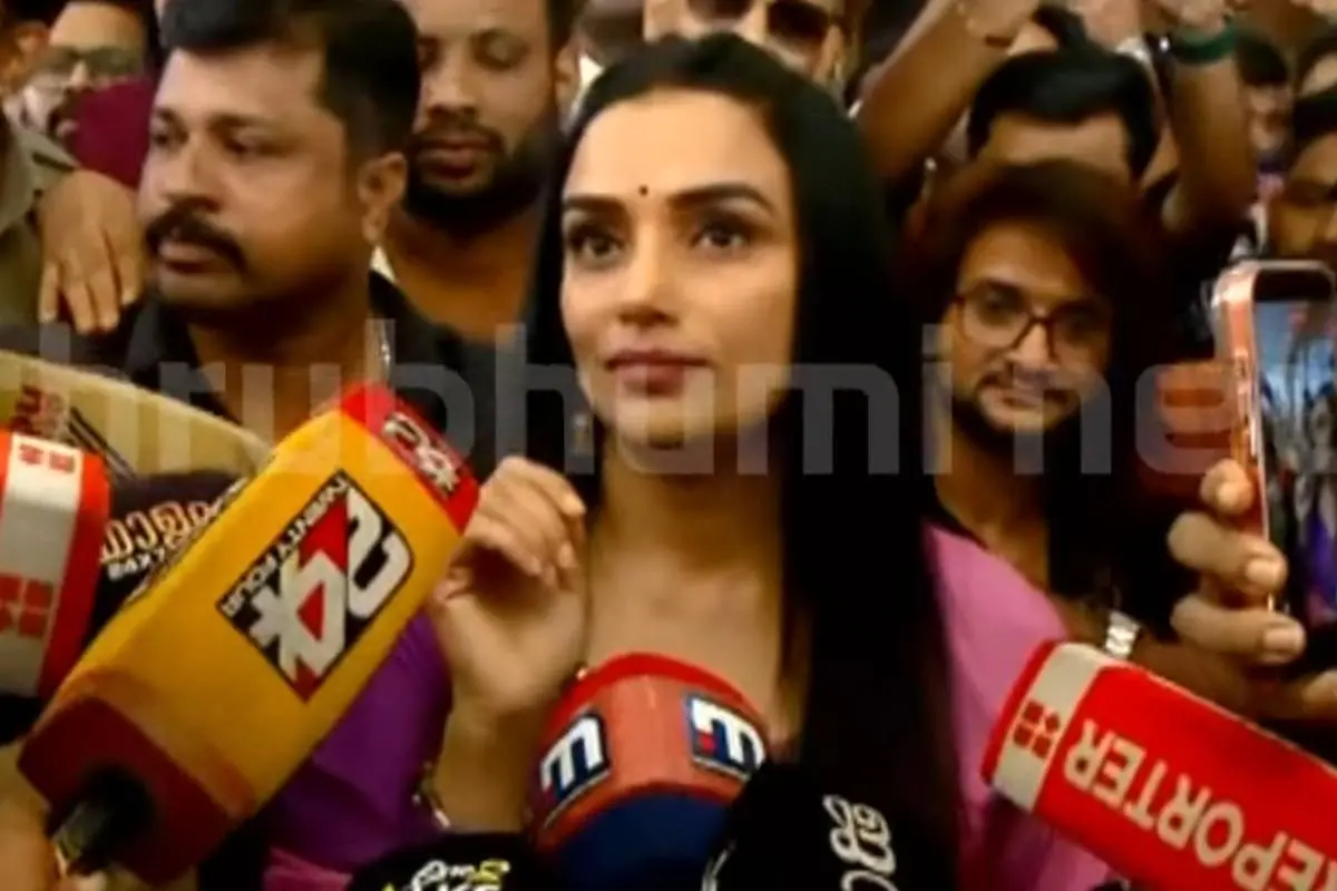 Shwetha Menon speaking to media | Photo: Screengrab from MBI News