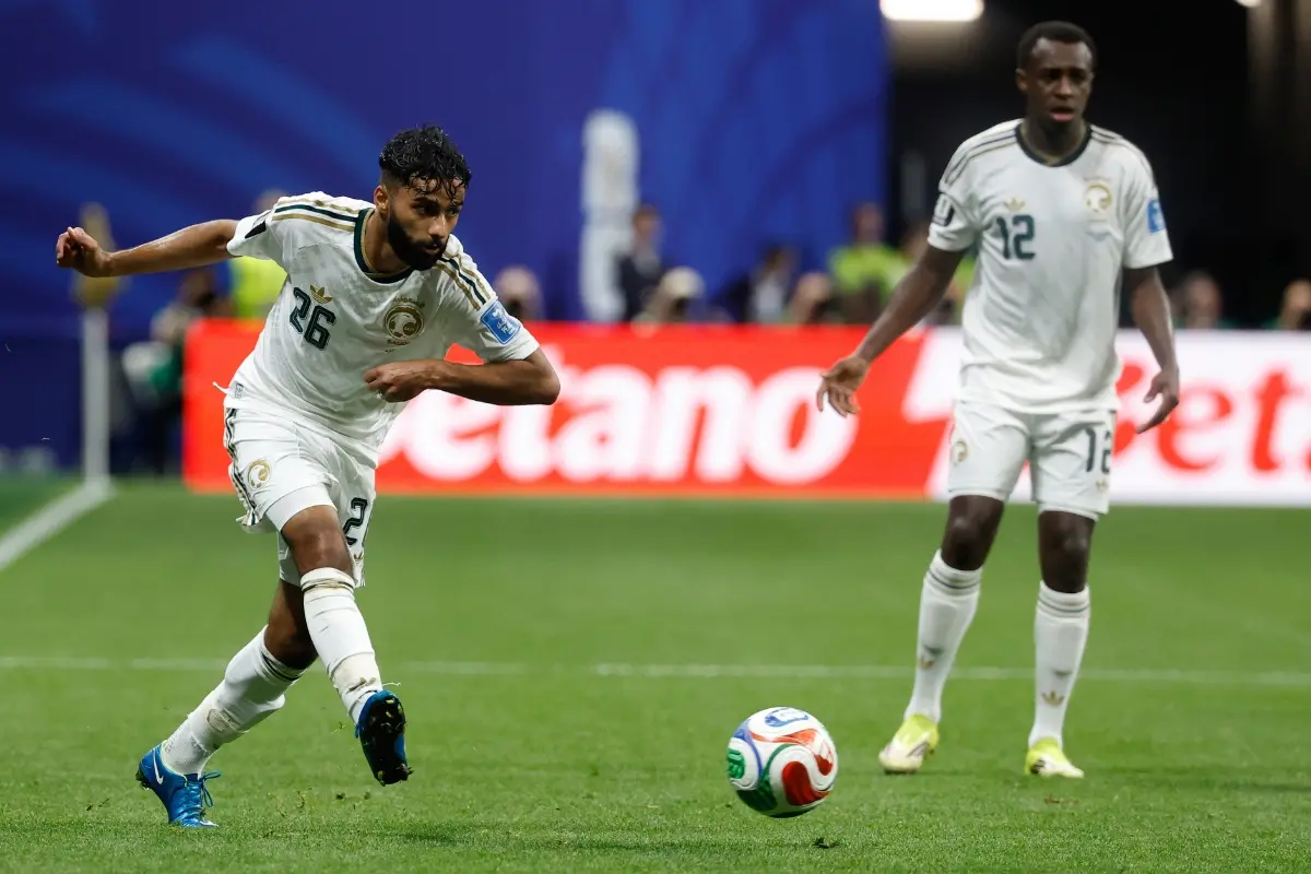 Saudi Arabia's Mohammed Abu Alshamat kicks the ball during the World Cup Group H football match between Spain and Saudi Arabia | Photo: AP