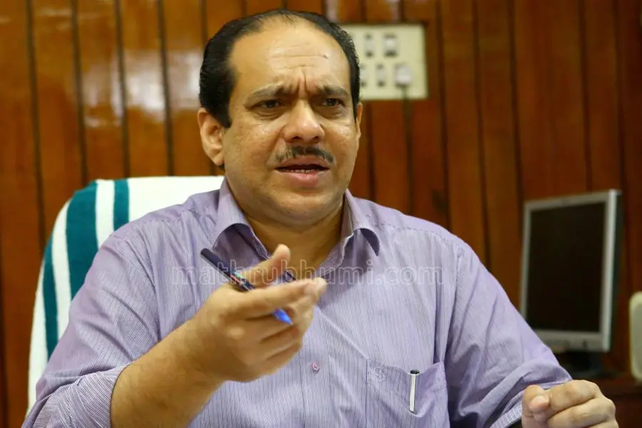 കശുവണ്ടി അഴിമതി കേസ്: ഹൈക്കോടതിയിൽ നേരിട്ടെത്തി മാപ്പപേക്ഷിച്ച് വ്യവസായ സെക്രട്ടറി