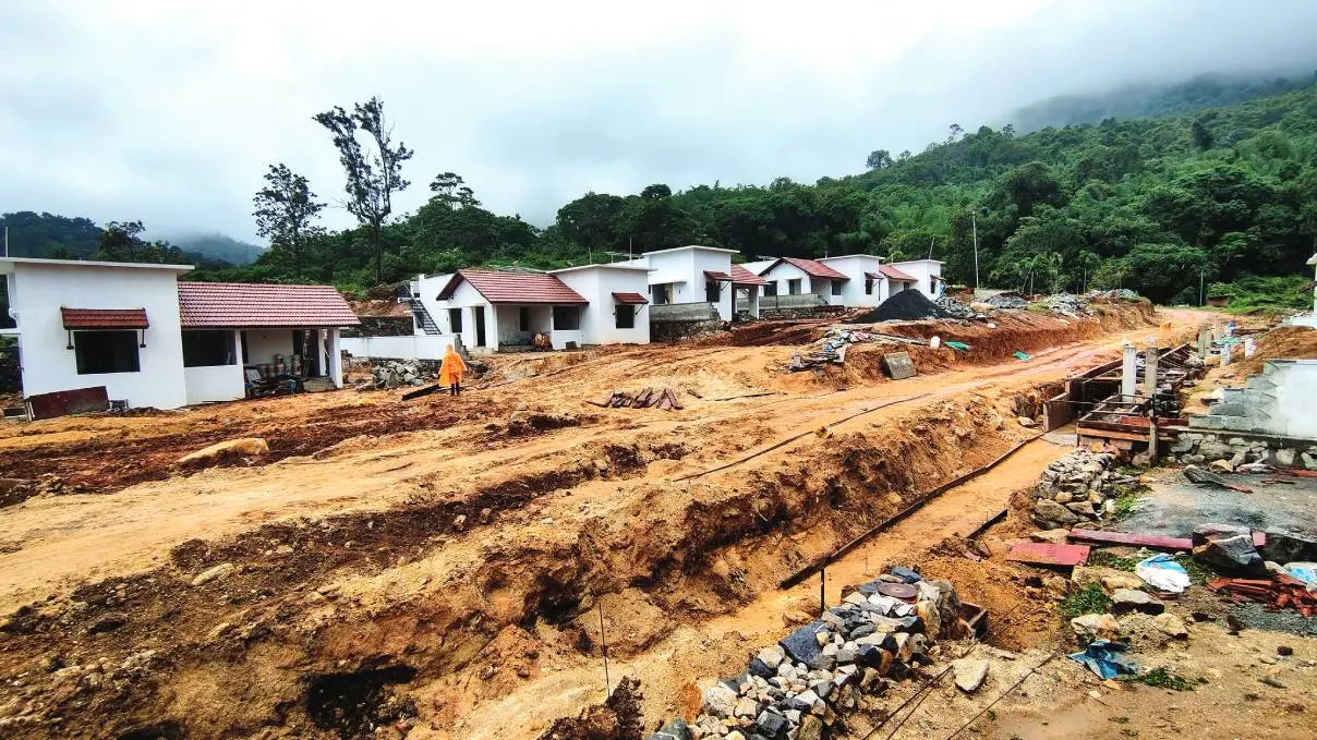 മുണ്ടക്കൈ-ചൂരൽമല ടൗൺഷിപ്പിൽ അഞ്ചാമത്തെ സോണിൽ പ്രവൃത്തി മന്ദഗതിയിലായപ്പോൾ