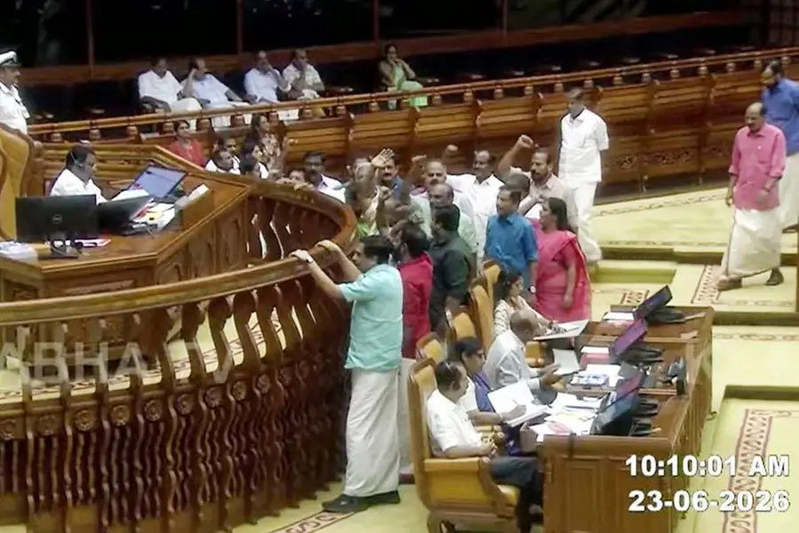 നികുതിയിളവ് ബെക്കാർഡിക്ക് വേണ്ടിയെന്ന് പിണറായി; 'കെ.സി.ഗ്രൂപ്പ് അറിഞ്ഞില്ല’പ്രതിപക്ഷ മുദ്രാവാക്യം