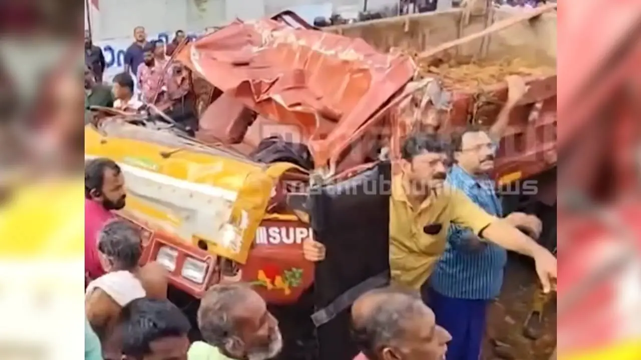 അപകടത്തിൽ തകർന്ന ടിപ്പർ ലോറി